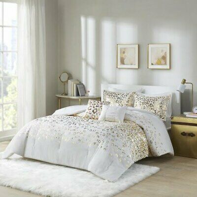 Intelligent Design Serena Metallic Animal Printed Comforter Set, Full - Queen by Vanessa Jane