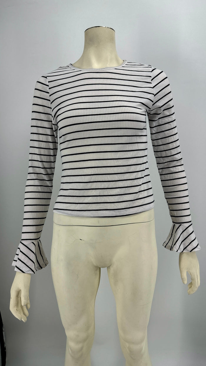 Ultra Flirt Juniors Ribbed Bell-Sleeve T-Shirt, Size Large by Vanessa Jane