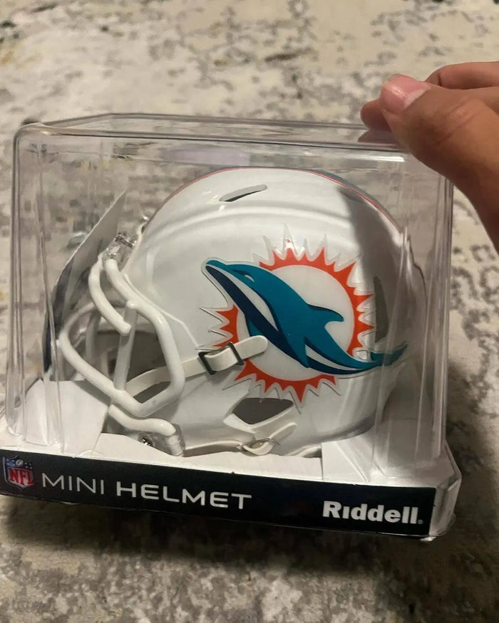 Autographed Riddell Tyreek Hill mini helmet Miami Dolphins by Price Is Right Miami