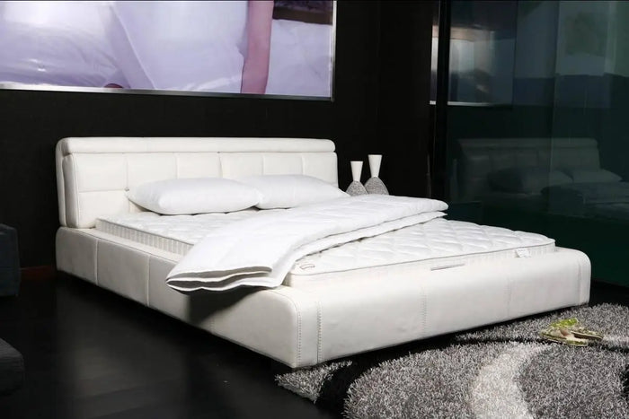 DaDa Bedding Solid White Ultra Extra Comfort Bed Top Mattress Quilted Cover Padding - 1-Piece by DaDalogy Bedding Collection