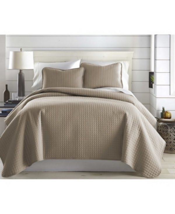 Southshore Fine Linens Oversized Lightweight Quilt and Sham Set Bedding by Vanessa Jane