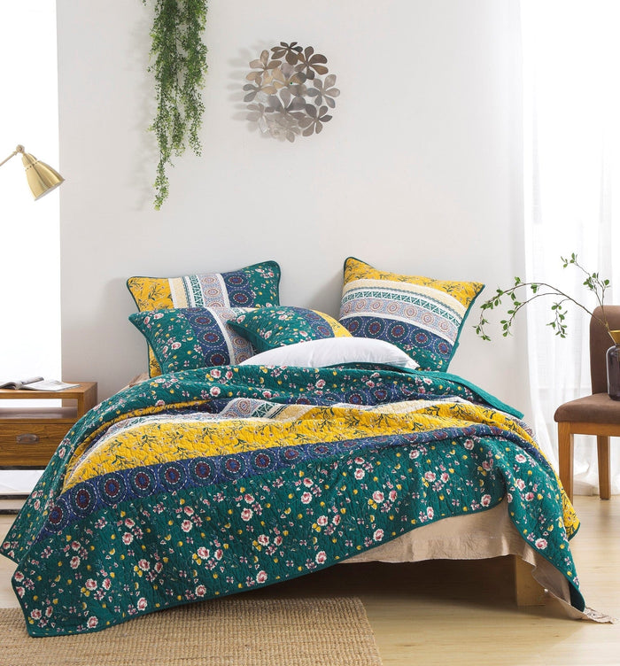 DaDa Bedding Gardenia Green Floral Patchwork Quilt Set by DaDalogy Bedding Collection