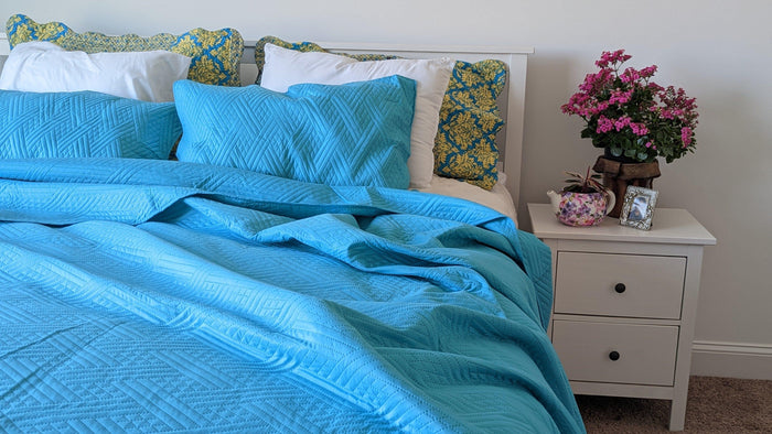 DaDa Bedding Gentle Wave Turquoise Teal Blue Lagoon Lightweight Quilted Bedspread Set (LH3000) by DaDalogy Bedding Collection