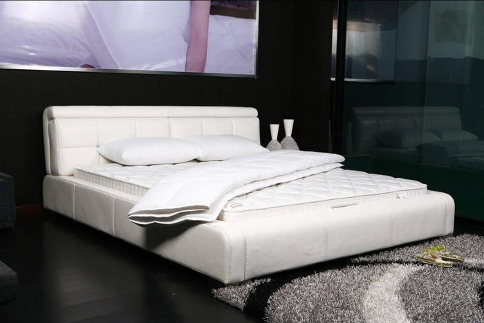 DaDa Bedding Solid White Ultra Extra Comfort Bed Top Mattress Quilted Cover Padding - 1-Piece by DaDalogy Bedding Collection