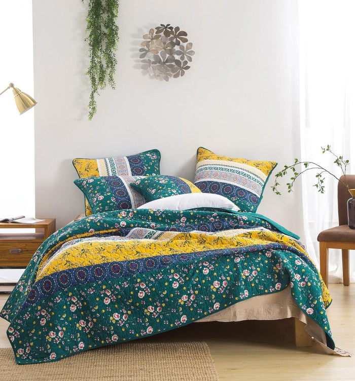 DaDa Bedding Gardenia Green Floral Patchwork Quilt Set by DaDalogy Bedding Collection