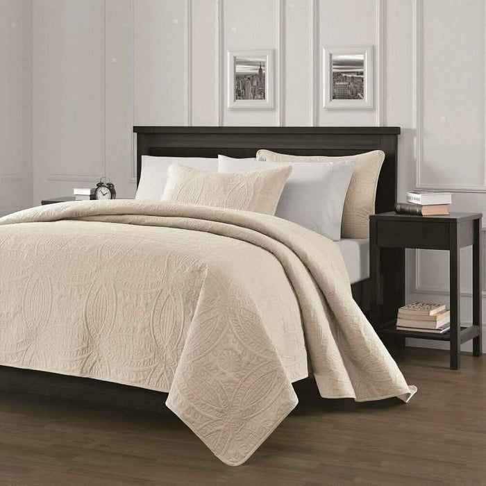 De Moocci 3 Piece Solid Pinsonic Quilt Coverlet Set - Full/Queen by DailySale