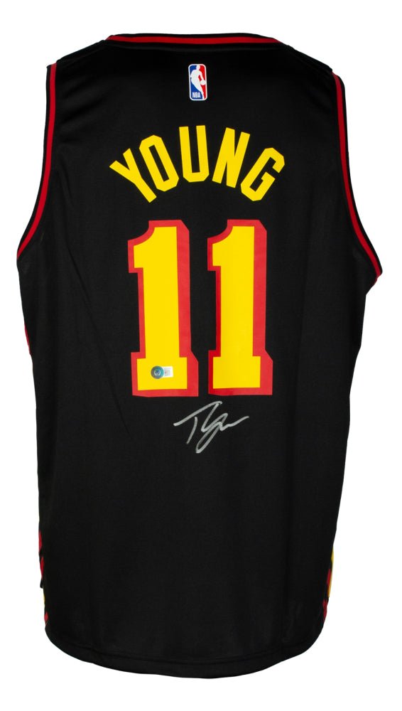 Trae Young Signed Hawks Fanatics Jersey (Beckett) Beckett Witnessed by Price Is Right Miami