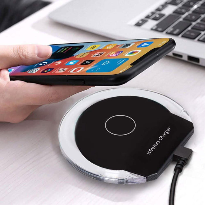 Wireless Charging With Phone Holder by DailySale